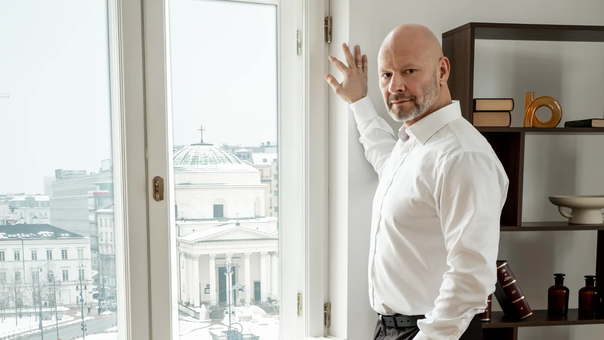 Maciej Zgierski w biurze